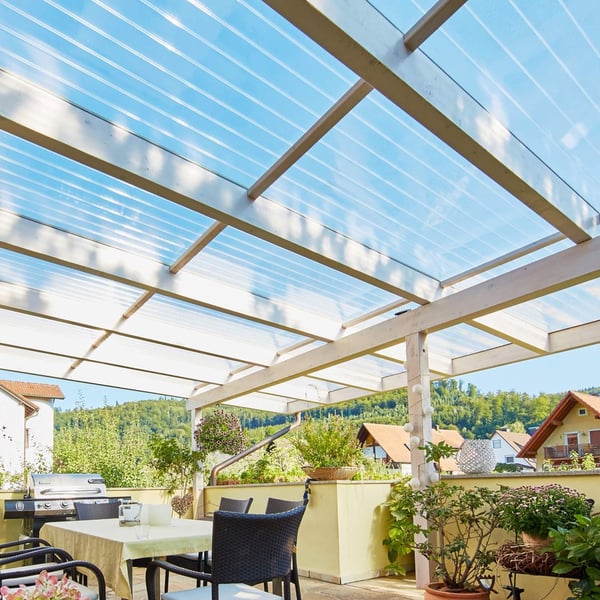 Acrylglas kanaalplaat 16 mm, helder, gemonteerd als terrasoverkapping