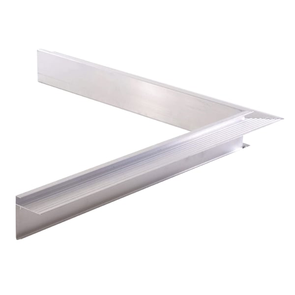 Binnenhoek van blank aluminium, van bovenaf gezien, met geribbelde bovenzijde