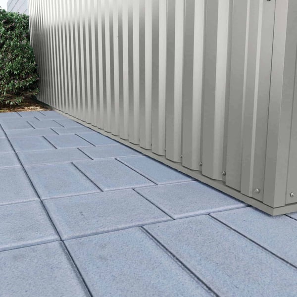 Plaatsing van de buitenhoek aan een wand met damwandplaatbekleding, RAL9007