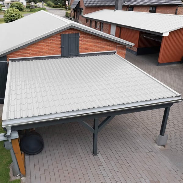 Dakpanplaat 2/1060 Zuiverwit op het dak van een carport, Weckman