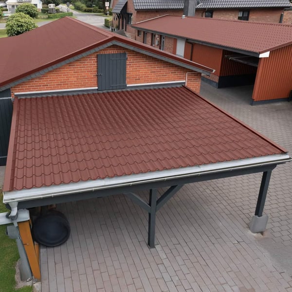 Dakpanplaat 2/1060 Roodbruin op een carport, dakbedekking