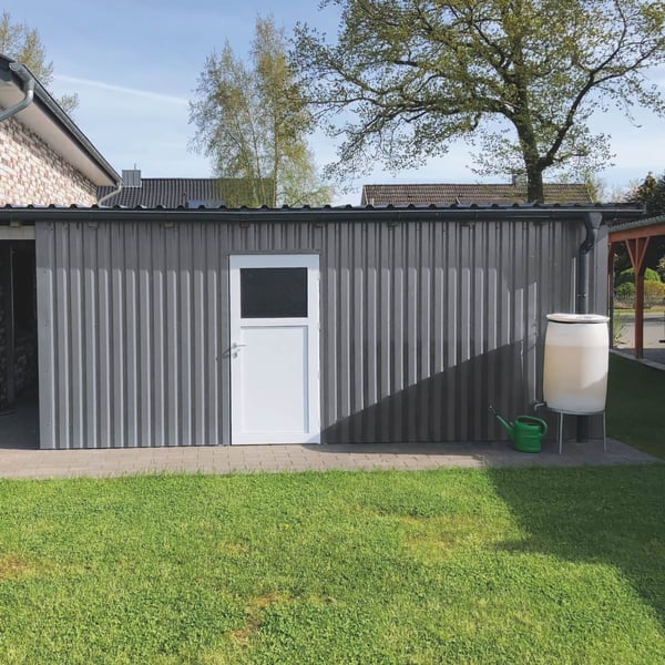 Schuurwand van grijs aluminiumkleurige damwandplaat 20/1100, 0,50 mm dik, Weckman