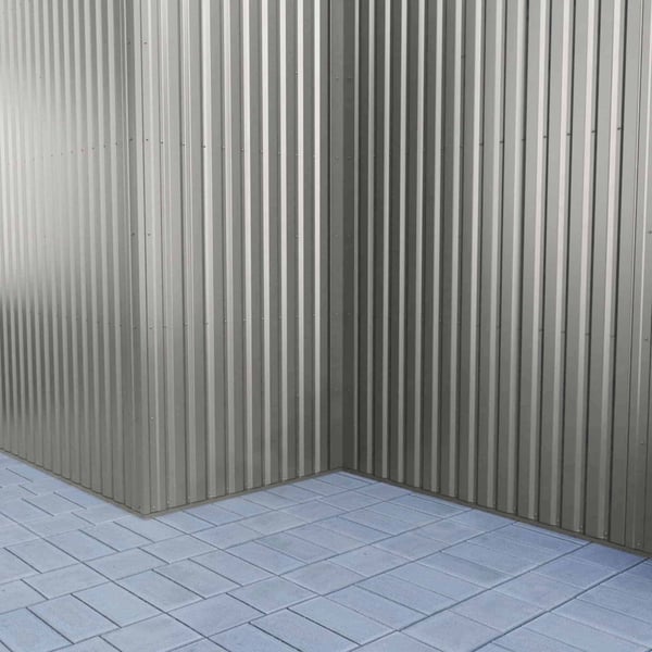 Damwandplaat 20/1100 aluminium 0,70 mm, RAL9007, detailweergave van de gevelbekleding met straatstenen