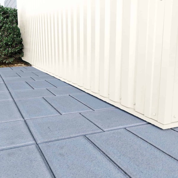 Damwandplaat 35/207 wand, zuiverwit RAL 9010, detail van de onderste wandbekleding