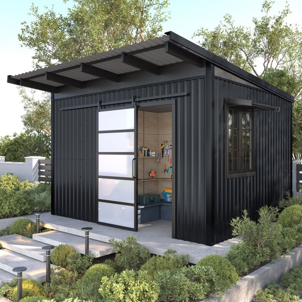 Damwandplaat T18DR grafietgrijs op het dak van een zwart tuinhuis