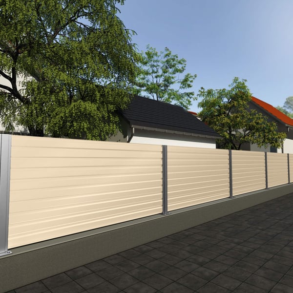 Damwandplaat T35M wand, licht ivoorkleurig, als privacyscherm in de tuin gemonteerd
