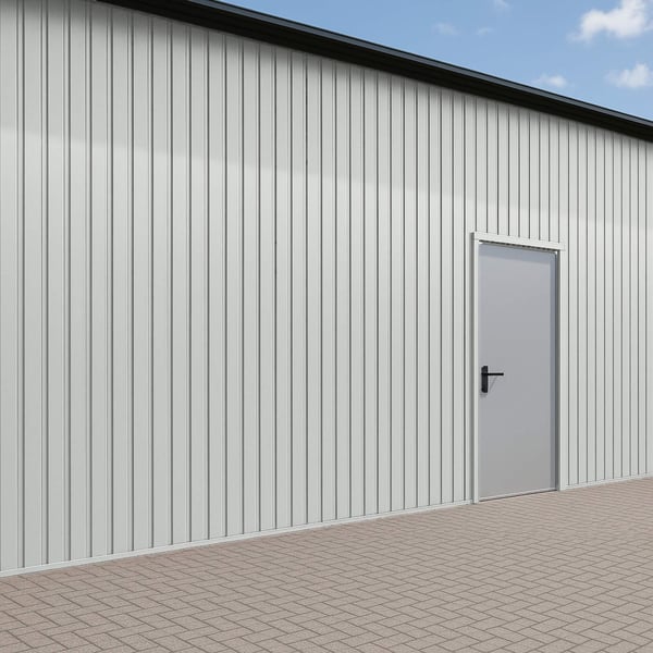 Damwandplaat T7M wand lichtgrijs RAL 7035, 0,50 mm dikte, gemonteerd aan een gebouwwand