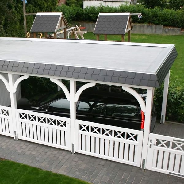 EPDM dakfolie zwart 1,50 mm op het platte dak van een carport met witte houten elementen