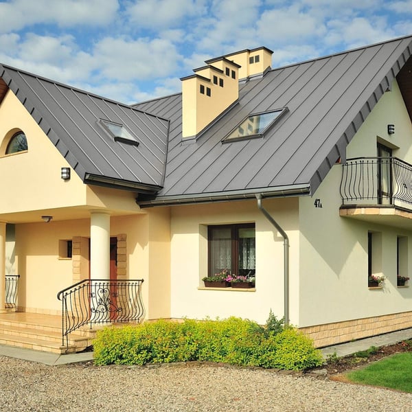 Dak van huis met felsdakpaneel PD-510-S Micro in Zilver-Metallic, 0,50 mm staal
