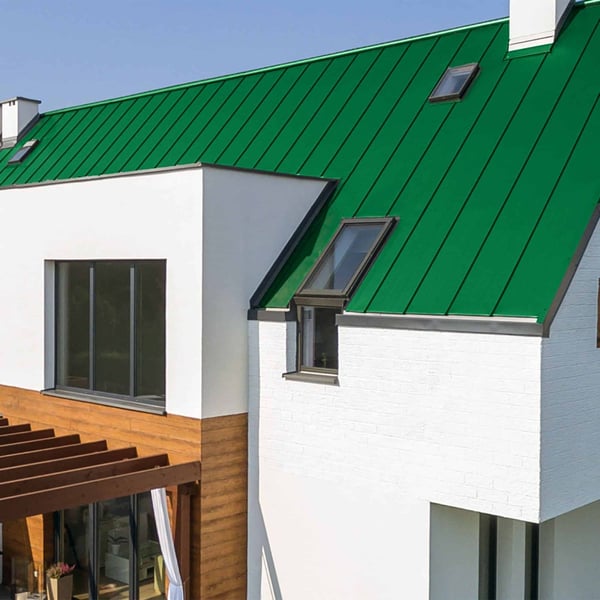 Felsplaat PD-510-S vlak, mintgroen, 0,50 mm, op een wit woonhuis