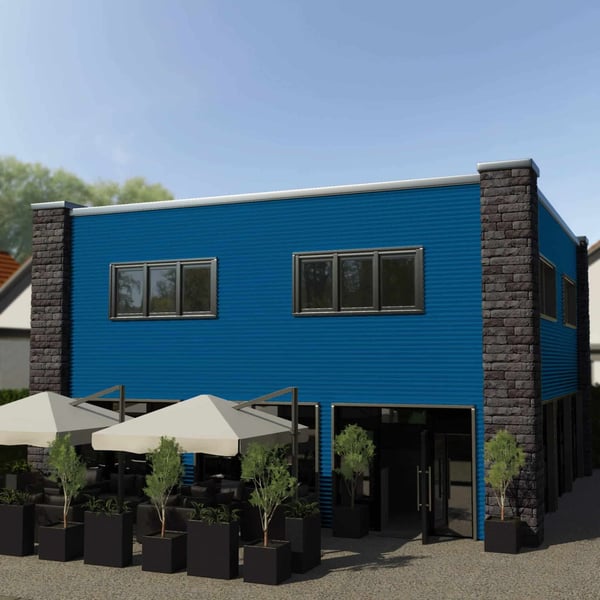 Golfplaat PF25W Gentiaanblauw RAL 5010 als wandbekleding op een gebouw met ramen
