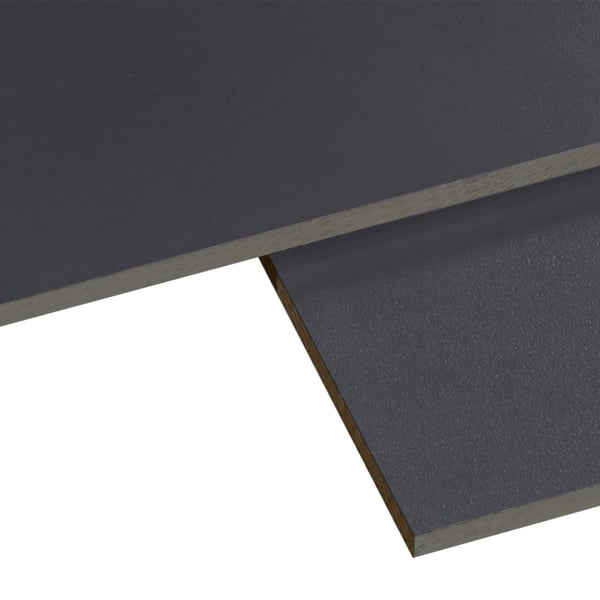 Detailaanzicht van de randen van twee HPL platen 6 mm Antracietgrijs, licht ruw oppervlak