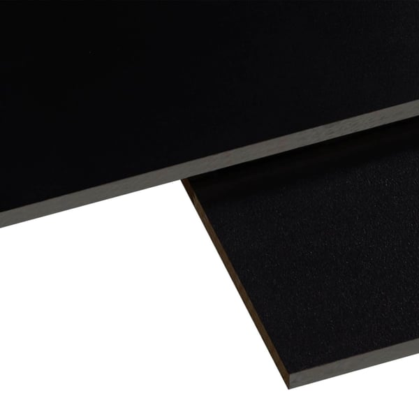 Detail van twee HPL platen binnen, 6 mm, Zwart, met zichtbare rand en oppervlaktestructuur