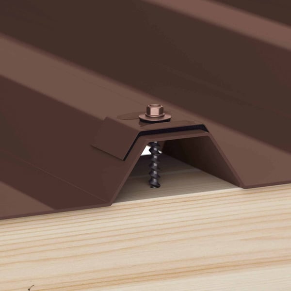 Kalot profiel 35DR/35M in Chocoladebruin (RAL 8017) met schroef op damwandplaat en houten onderconstructie