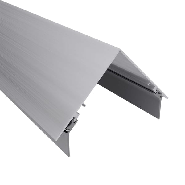 Nokprofiel van blank aluminium, hoofdaanzicht met zichtbare bevestigingsklemmen