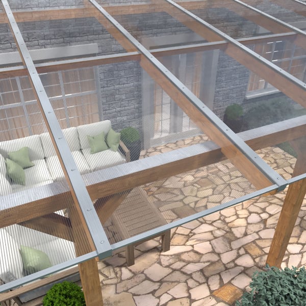 Plaatsing van de heldere polycarbonaat kanaalplaten 10 mm op een houten constructie