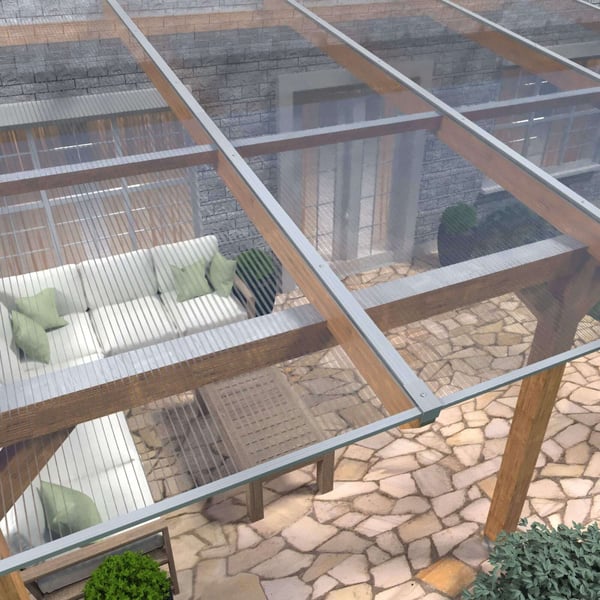 Plaatsing van de 16 mm heldere polycarbonaat kanaalplaten op een terrasoverkapping