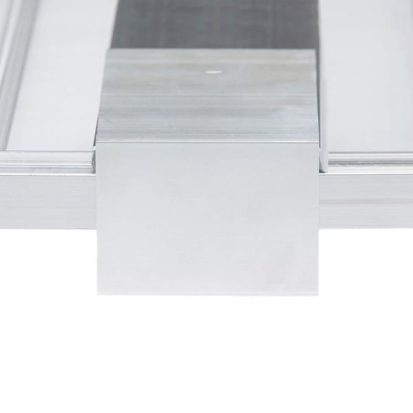 Remhoek van blank aluminium, frontaal gemonteerd op een 10 mm plaat