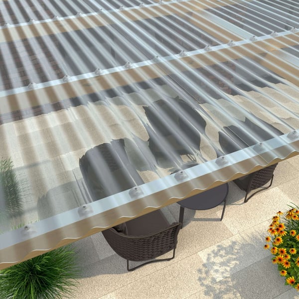Gelegde PVC golfplaten 76/18 als terrasoverkapping, helder blauw getint, met bevestigingsschroeven