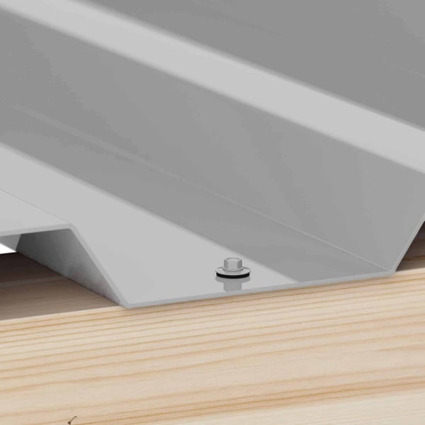 RVS schroef Zilver-Metallic RAL 9006 in diepte van damwandplaat op houtconstructie