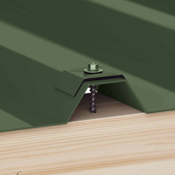 RVS schroef mosgroen RAL 6005, montage van een damwandplaat op houtconstructie, detailweergave