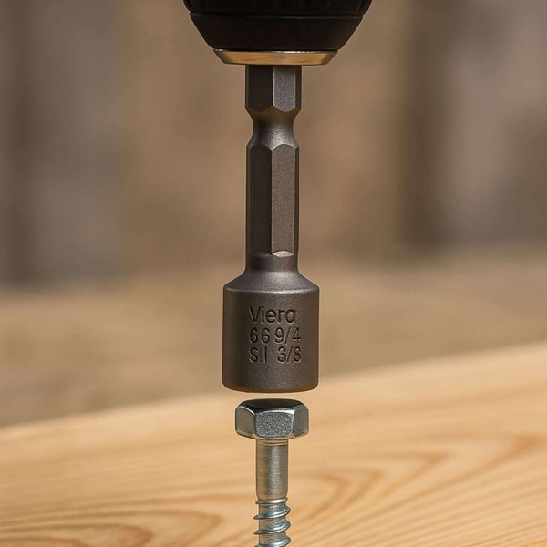 Metalen schroefbit RVS blank, zeskant aandrijving, op schroef geplaatst, houten ondergrond