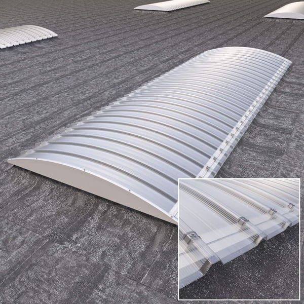 Gebogen lichtplaat van helder polycarbonaat, 10 mm, op een dak gemonteerd, detailweergave