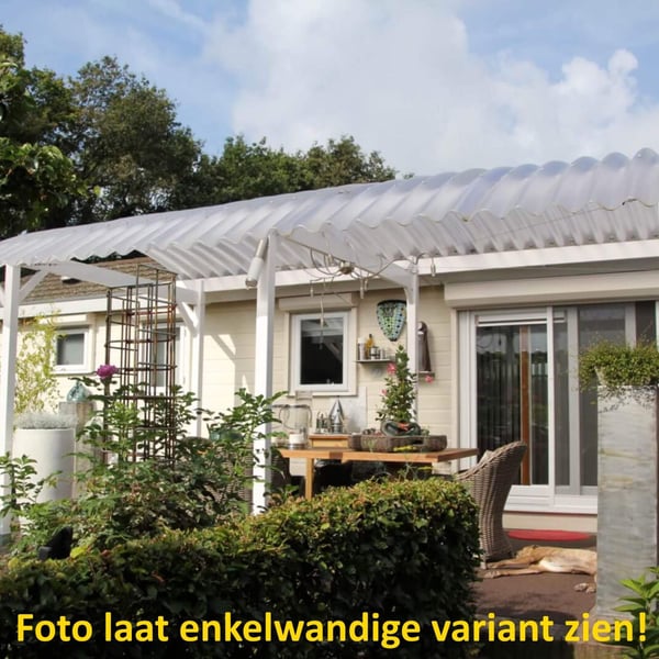 Gebogen, heldere Stabilight polycarbonaat lichtplaat 20 mm als terrasoverkapping