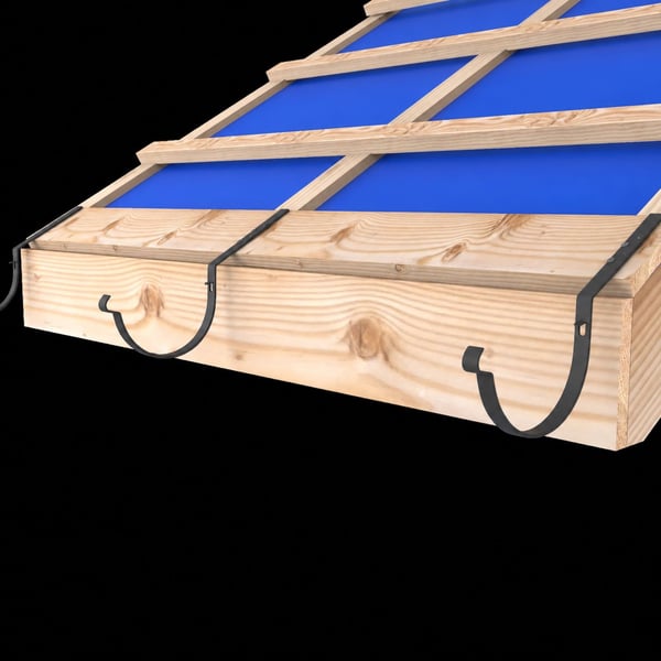 Grafietgrijze dakgoothouders gemonteerd op een houten dakconstructie met blauwe onderlaag