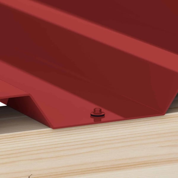 Verzinkte schroef in Bruinrood (RAL 3011) gemonteerd in diepe golf van een profielplaat op houtconstructie