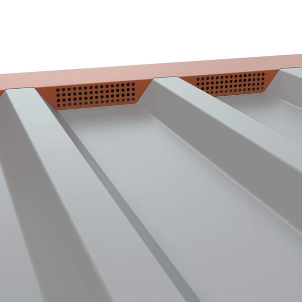Geperforeerd tandprofiel, Koperbruin RAL 8004, op damwandplaat gemonteerd, detail van de perforatie