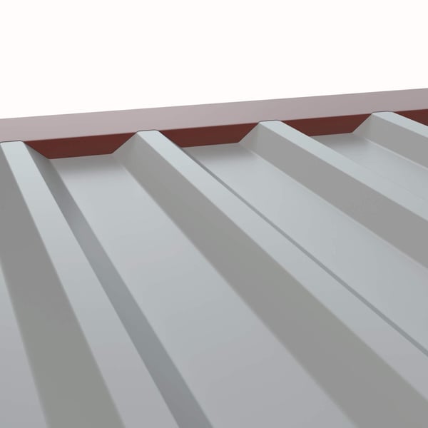 Tandplaat ongeperforeerd, roodbruin RAL 8012, gemonteerd op damwandplaat, detail van profielaanpassing