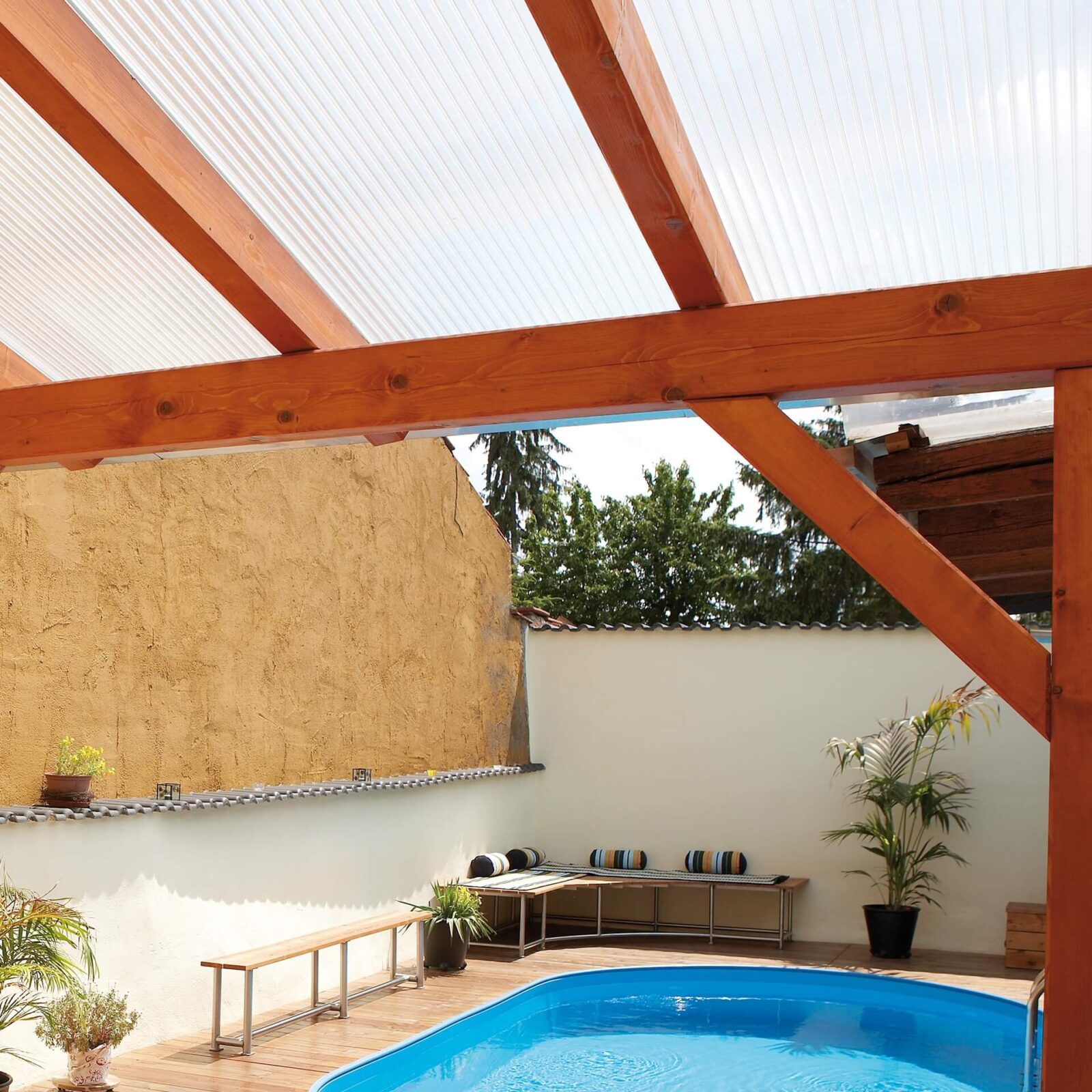 Acrylplaat op een roodachtige onderconstructie.