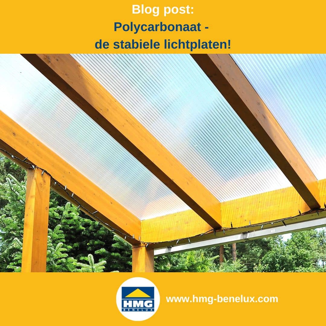 Titelafbeelding van een blogbericht met als thema ‘Kunststof polycarbonaat’ – te zien is een terrasoverkapping van kanaalplaten, met daarnaast het logo en het webadres van hmg-benelux-shop.com.