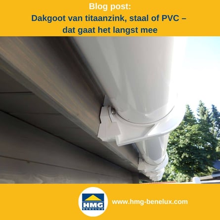 Titelafbeelding van een blogbericht met als onderwerp ‘dakgoot – gaat het langst mee’ – er wordt een witte PVC-dakgoot van onderaf getoond, gemonteerd met console-dakgoothouders, samen met het logo en het webadres van HMG Benelux shop.