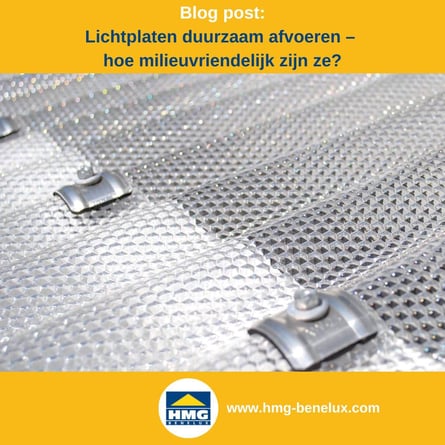 Titelafbeelding van een blogbericht met als onderwerp ‘Milieuvriendelijk afvoeren van lichtplaten’ – afgebeeld is een transparante kunststof golfplaat met kalotten, samen met het logo en het webadres van HMG Benelux shop.