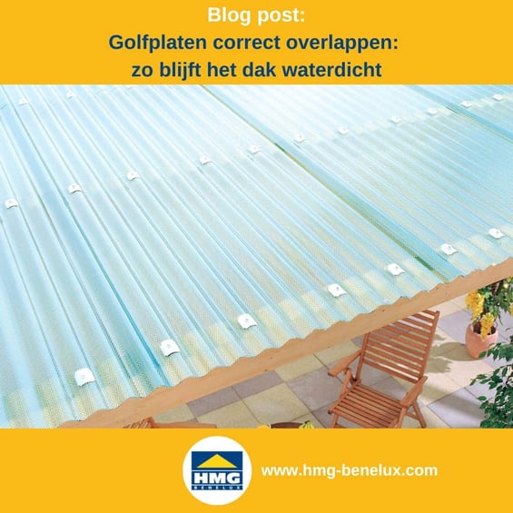 Titelafbeelding van een blogbericht met als onderwerp ‘Golfplaten overlappen’ – te zien is een overkapping met kunststof golfplaten, met daarnaast het logo en het webadres van HMG Benelux shop.
