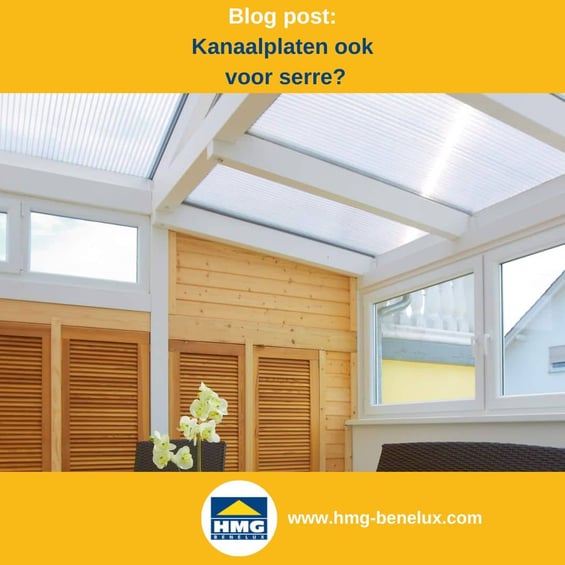 Titelafbeelding van een blogbericht met als onderwerp ‘Kanaalplaten als overkapping voor serres’ – te zien is een opale serreoverkapping van kanaalplaten, met daarnaast het logo en het webadres van hmg-benelux-shop.com.