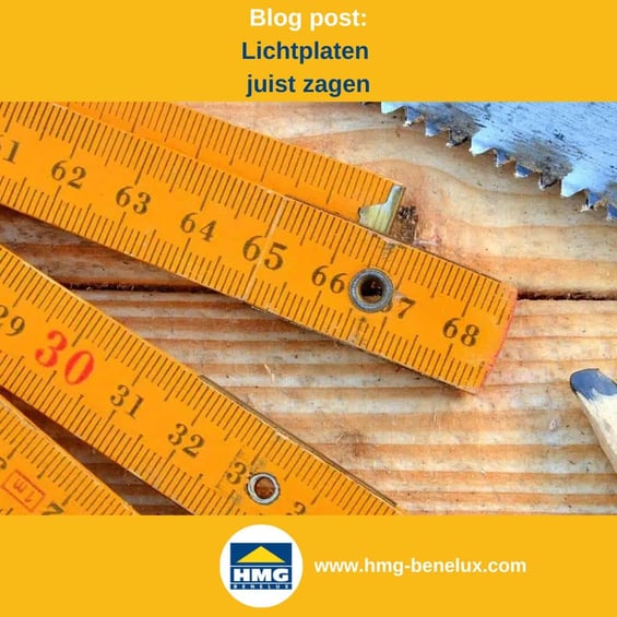 Titelafbeelding van een blogbericht met als onderwerp ‘Lichtplaten op maat snijden’ – afgebeeld is een uitgeklapte duimstok, met daarnaast het logo en het webadres van hmg-benelux-shop.com.