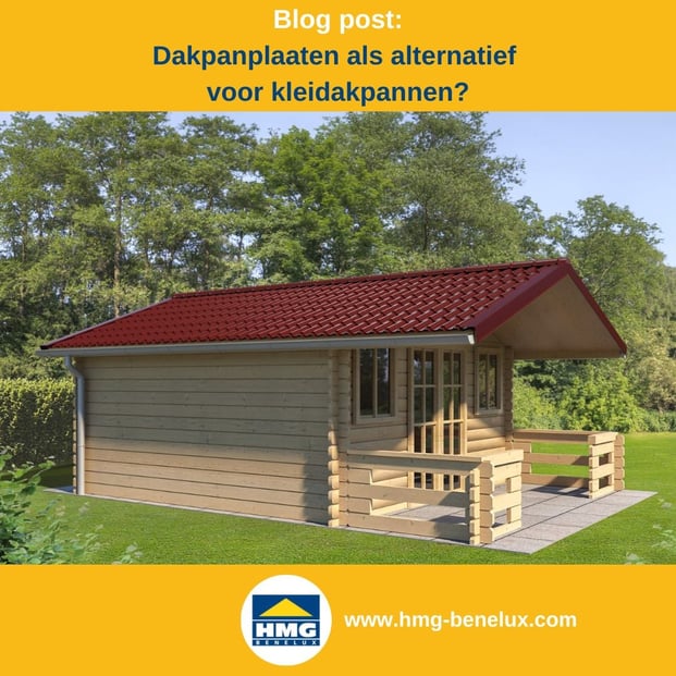 Titelafbeelding van een blogbericht met als thema ‘Dakpanplaat als alternatief voor dakpannen’ – afgebeeld is een tuinhuis met rode dakpanplaat, met daarnaast het logo en het webadres van HMG Benelux shop.