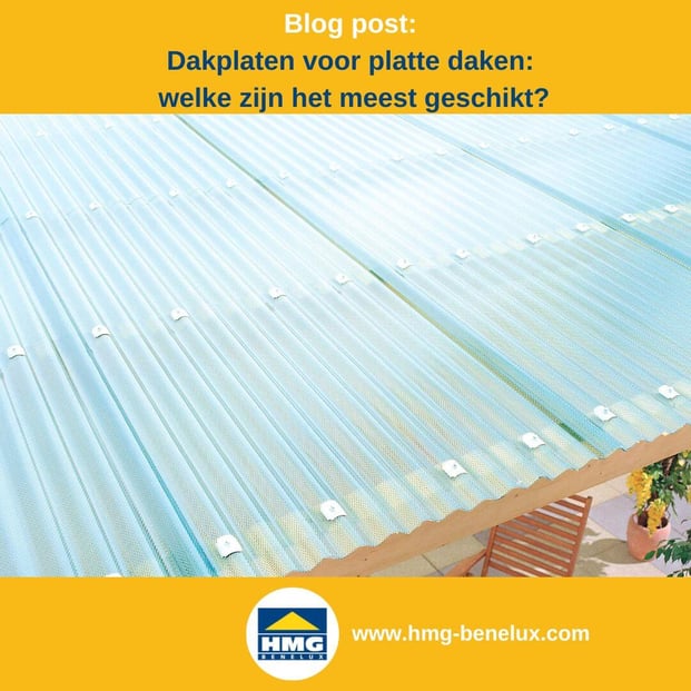 Titelafbeelding van een blogbericht met als onderwerp ‘Dakplaten voor platte daken’ – afgebeeld is een doorzichtige kunststofplaat als terrasoverkapping, met daarnaast het logo en het webadres van hmg-benelux.com.