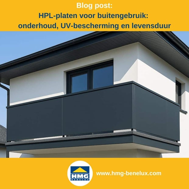 Titelafbeelding van een blogbericht met als onderwerp ‘HPL-platen voor buitengebruik’ – afgebeeld is een balkonbalustrade van HPL-platen, met daarnaast het logo en het webadres van HMG Benelux shop.