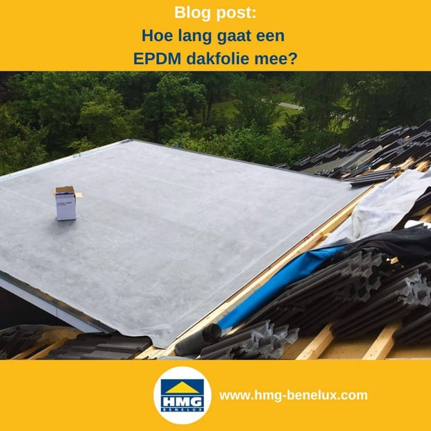 Titelafbeelding van een blogbericht met als onderwerp ‘Duurzaamheid van EPDM-folie’ – afgebeeld is een dakkapel met zwarte EPDM-folie, met daarnaast het logo en het webadres van HMG Benelux shop.