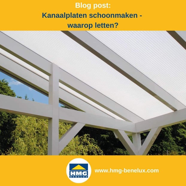 Titelafbeelding van een blogbericht met als onderwerp ‘Reiniging van holle platen’ – te zien is een dakterras van opalen holle platen, met daarnaast het logo en het webadres van hmg-benelux.com.