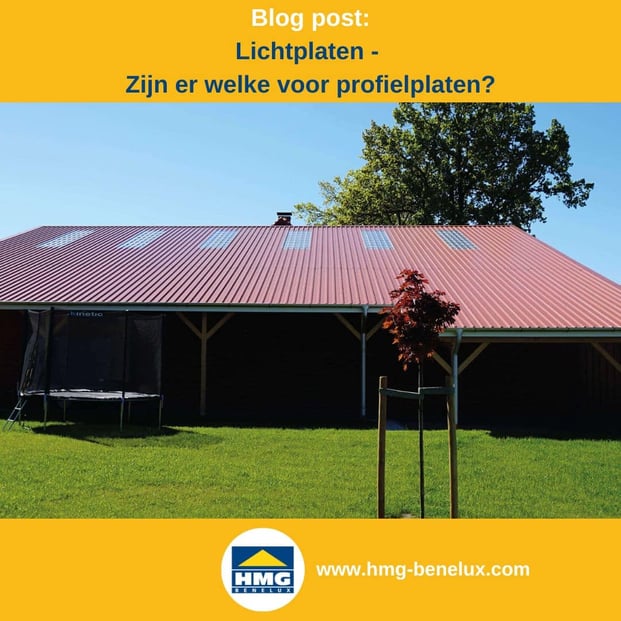 Titelafbeelding van een blogbericht met als onderwerp ‘Lichtplaten voor metalen platen’ – te zien is een schuur van trapeziumplaat met lichtplaten, plus het logo en het webadres van hmg-benelux-shop.com.