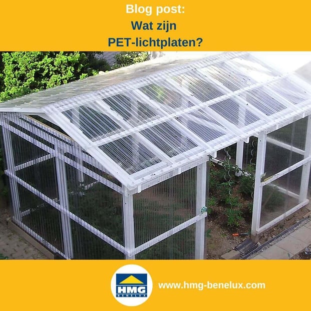 Titelafbeelding van een blogbericht met als onderwerp ‘PET-lichtplaten’ – afgebeeld is een kas van golfplaten, met daarnaast het logo en het webadres van HMG Benelux shop.