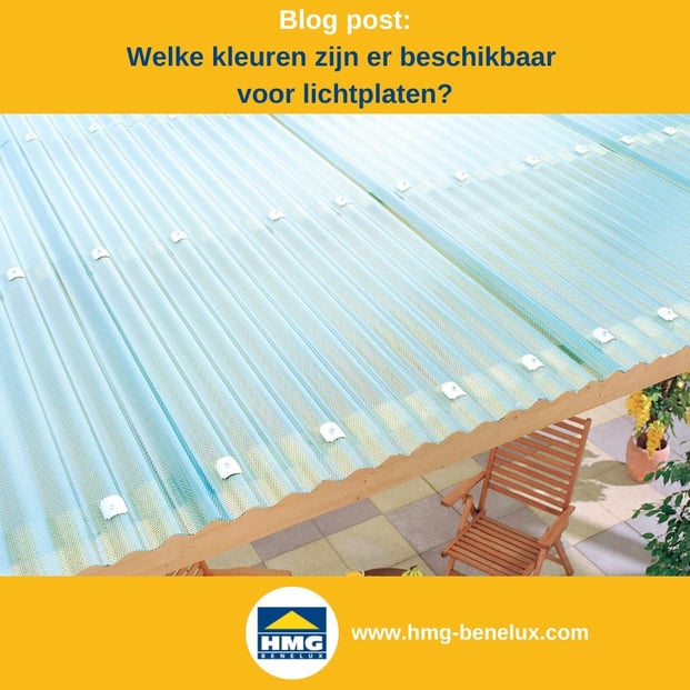 Titelafbeelding van een blogbericht met als onderwerp ‘Kleurenkeuze voor lichtplaten’ – te zien is een terrasoverkapping van golfplaten, met daarnaast het logo en het webadres van HMG Benelux shop.
